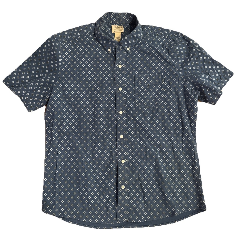LL Bean Short Sleeve Button Up Shirt Mens Medium Slightly Fitted Blue Diamond